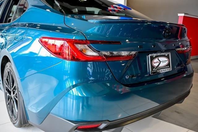 Toyota Camry Hybrid  2025