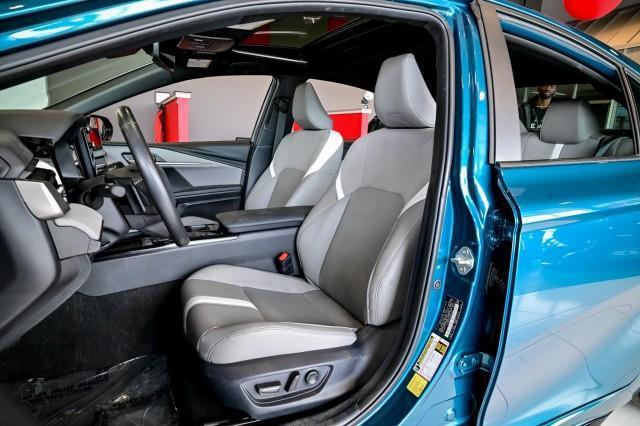 Toyota Camry Hybrid  2025