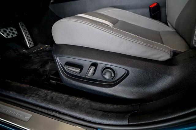 Toyota Camry Hybrid  2025