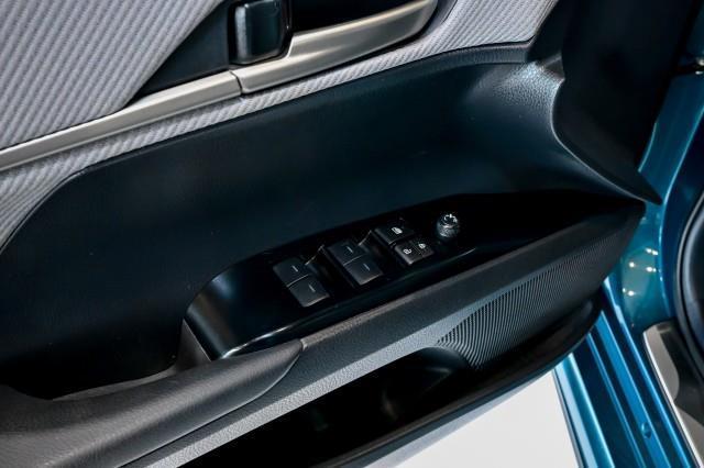 Toyota Camry Hybrid  2025