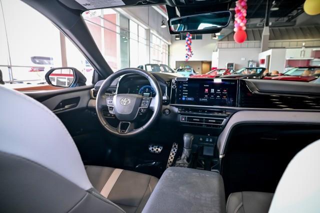 Toyota Camry Hybrid  2025