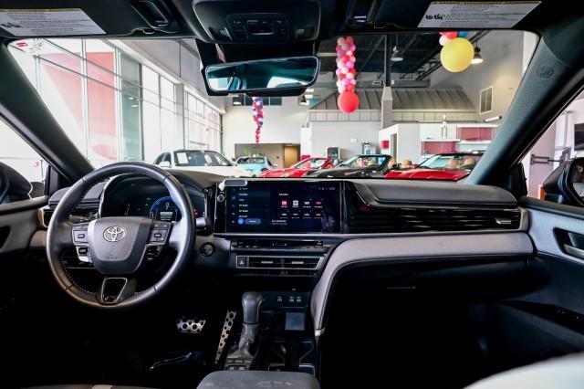 Toyota Camry Hybrid  2025