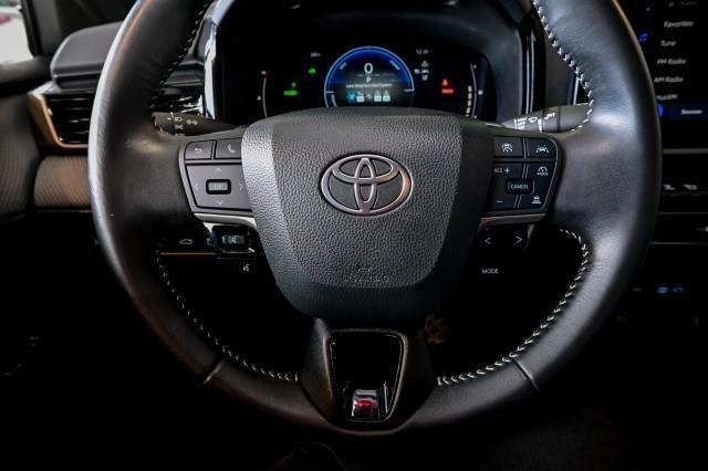 Toyota Camry Hybrid  2025