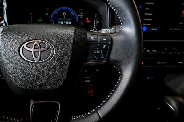 Toyota Camry Hybrid  2025