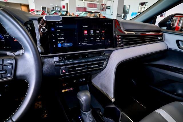 Toyota Camry Hybrid  2025