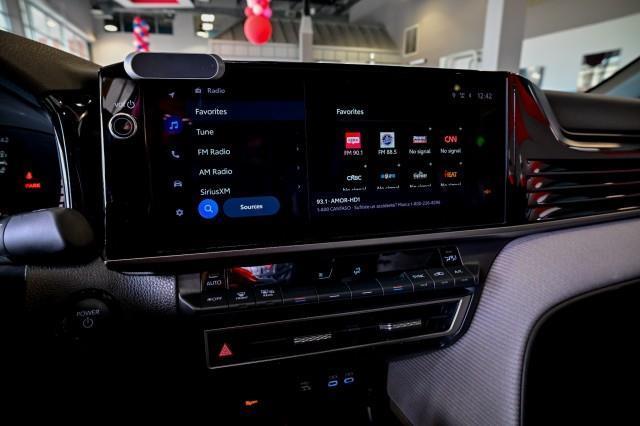 Toyota Camry Hybrid  2025