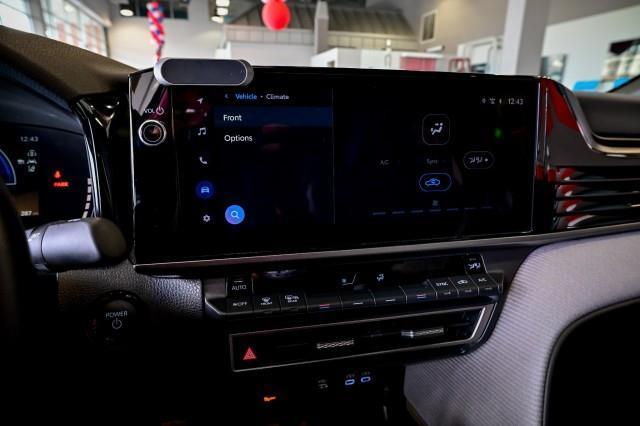 Toyota Camry Hybrid  2025