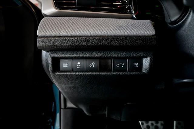 Toyota Camry Hybrid  2025