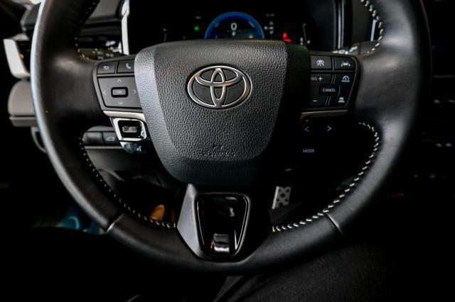 Toyota Camry Hybrid  2025