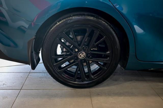 Toyota Camry Hybrid  2025