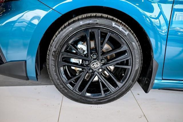 Toyota Camry Hybrid  2025