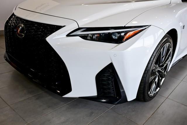 Lexus IS  2024