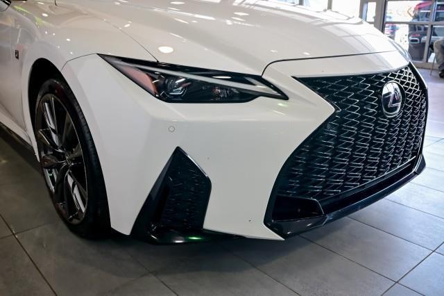 Lexus IS  2024