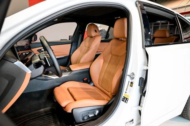 BMW 3-Series  2023