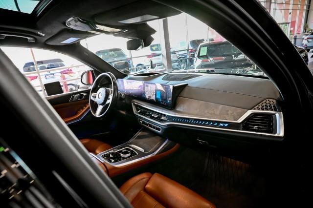 BMW X7  2023