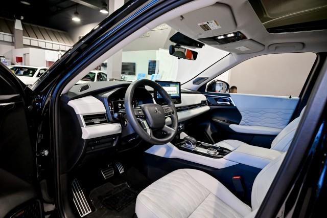 Mitsubishi Outlander  2025