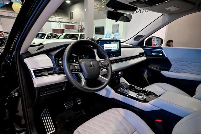 Mitsubishi Outlander  2025