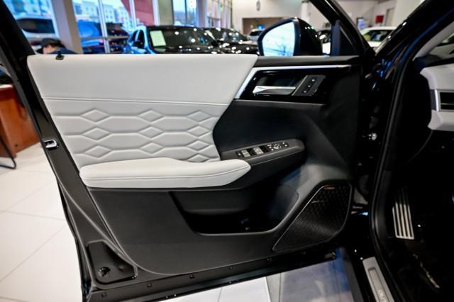 Mitsubishi Outlander  2025