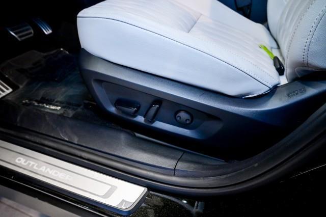 Mitsubishi Outlander  2025