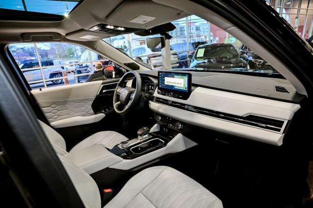 Mitsubishi Outlander  2025