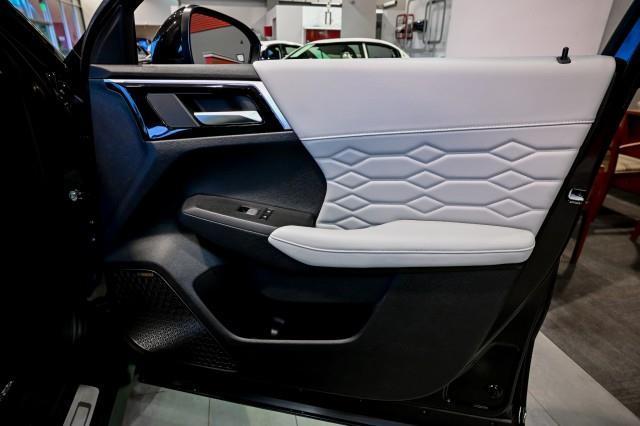 Mitsubishi Outlander  2025