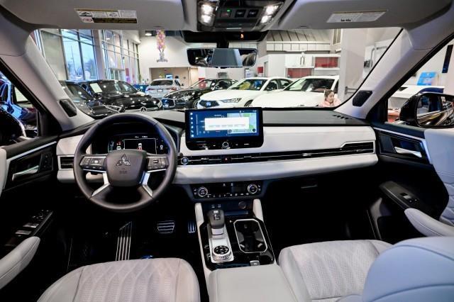 Mitsubishi Outlander  2025