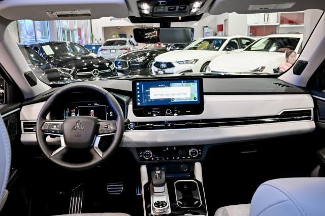 Mitsubishi Outlander  2025