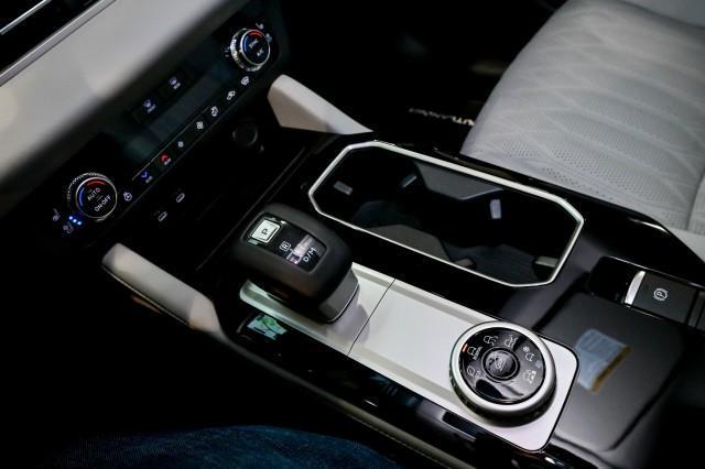 Mitsubishi Outlander  2025