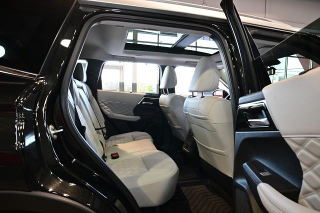 Mitsubishi Outlander PHEV  2024