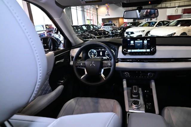 Mitsubishi Outlander PHEV  2024