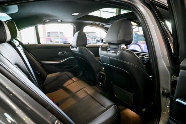 BMW 3-Series  2023