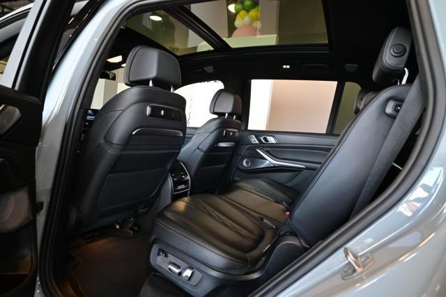 BMW X7  2023