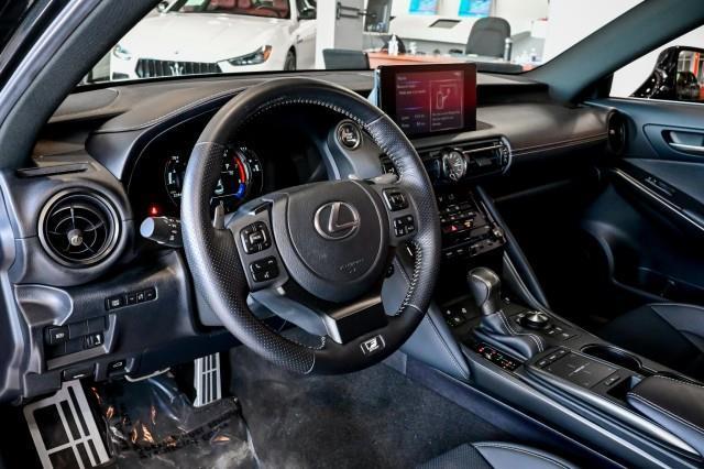 Lexus IS  2023