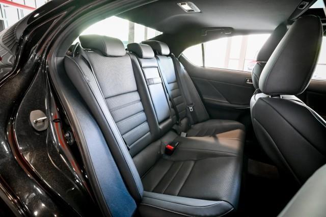 Lexus IS  2023