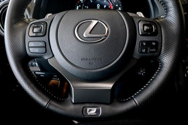 Lexus IS  2023