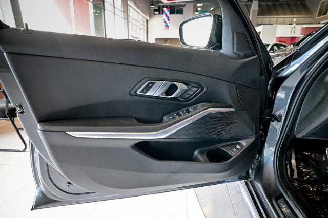 BMW 3-Series  2023