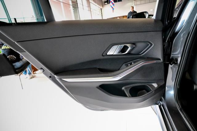 BMW 3-Series  2023