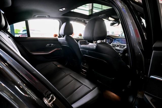 BMW 3-Series  2023