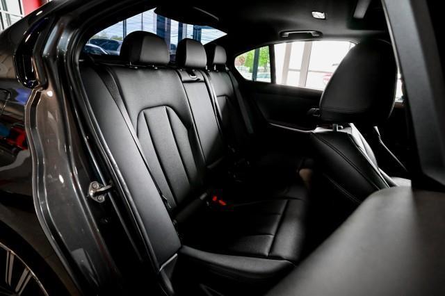 BMW 3-Series  2023