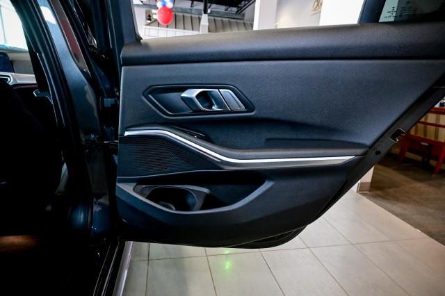 BMW 3-Series  2023