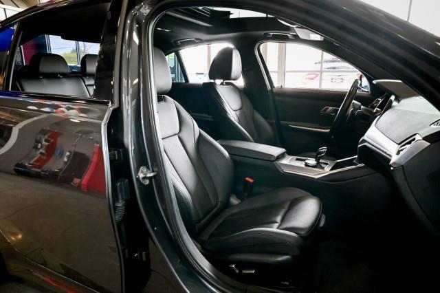 BMW 3-Series  2023