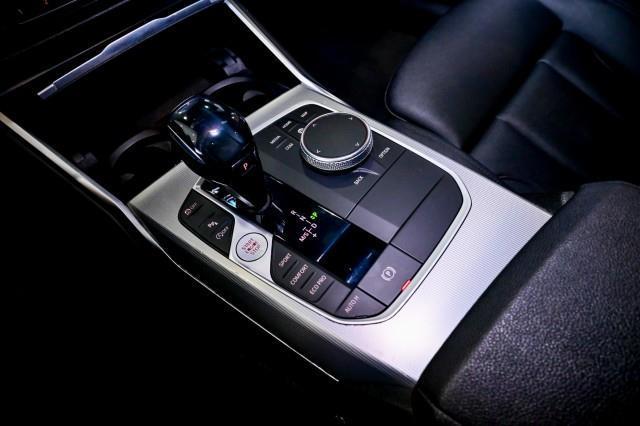 BMW 3-Series  2023