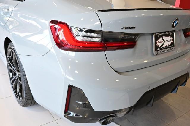 BMW 3-Series  2023