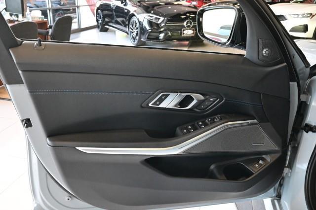 BMW 3-Series  2023
