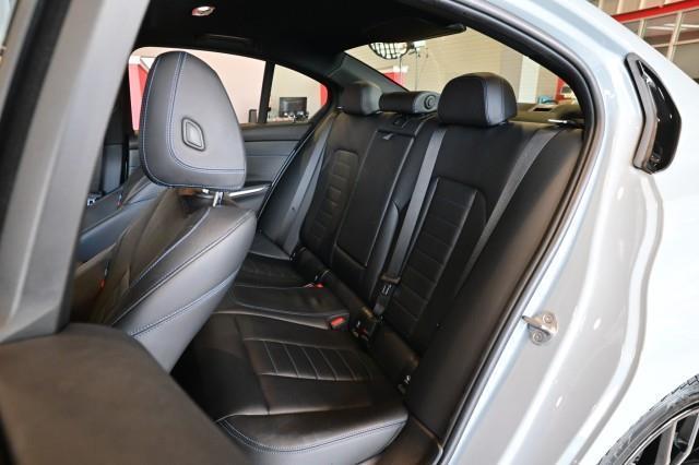 BMW 3-Series  2023