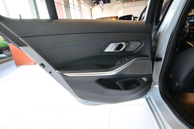 BMW 3-Series  2023