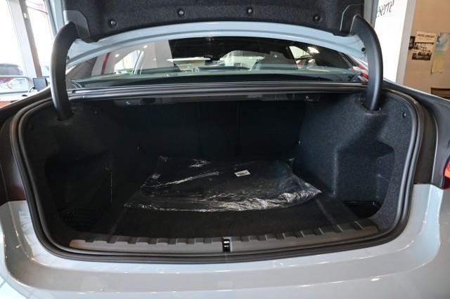 BMW 3-Series  2023