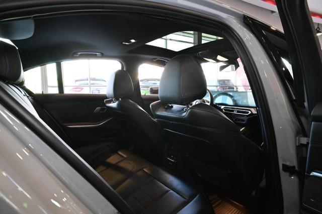 BMW 3-Series  2023