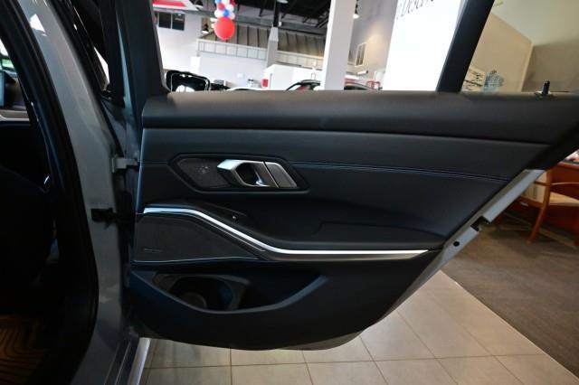 BMW 3-Series  2023