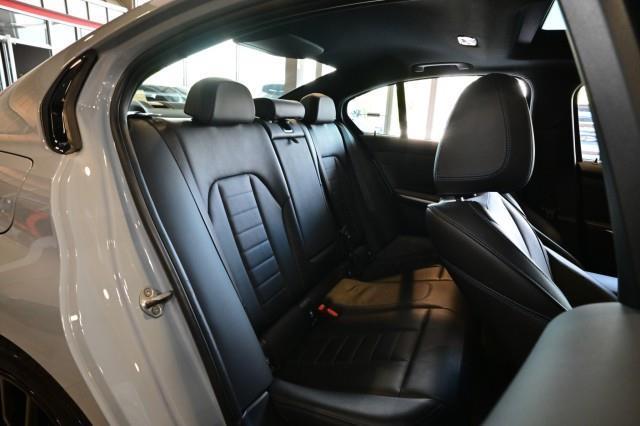 BMW 3-Series  2023